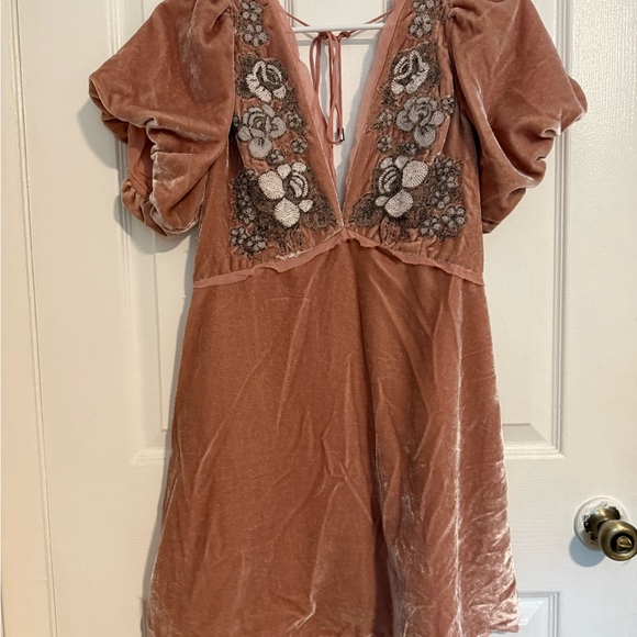 Elegant Floral Embroidered Velvet Dress - Picture 3 of 9